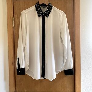 ROCK & REPUBLIC • Studded Collar Button Down Shirt - Size L